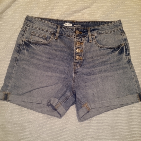 Old Navy Pants - GUC Old Navy midishorts size 4 jean cropped high rise 4 metal button up